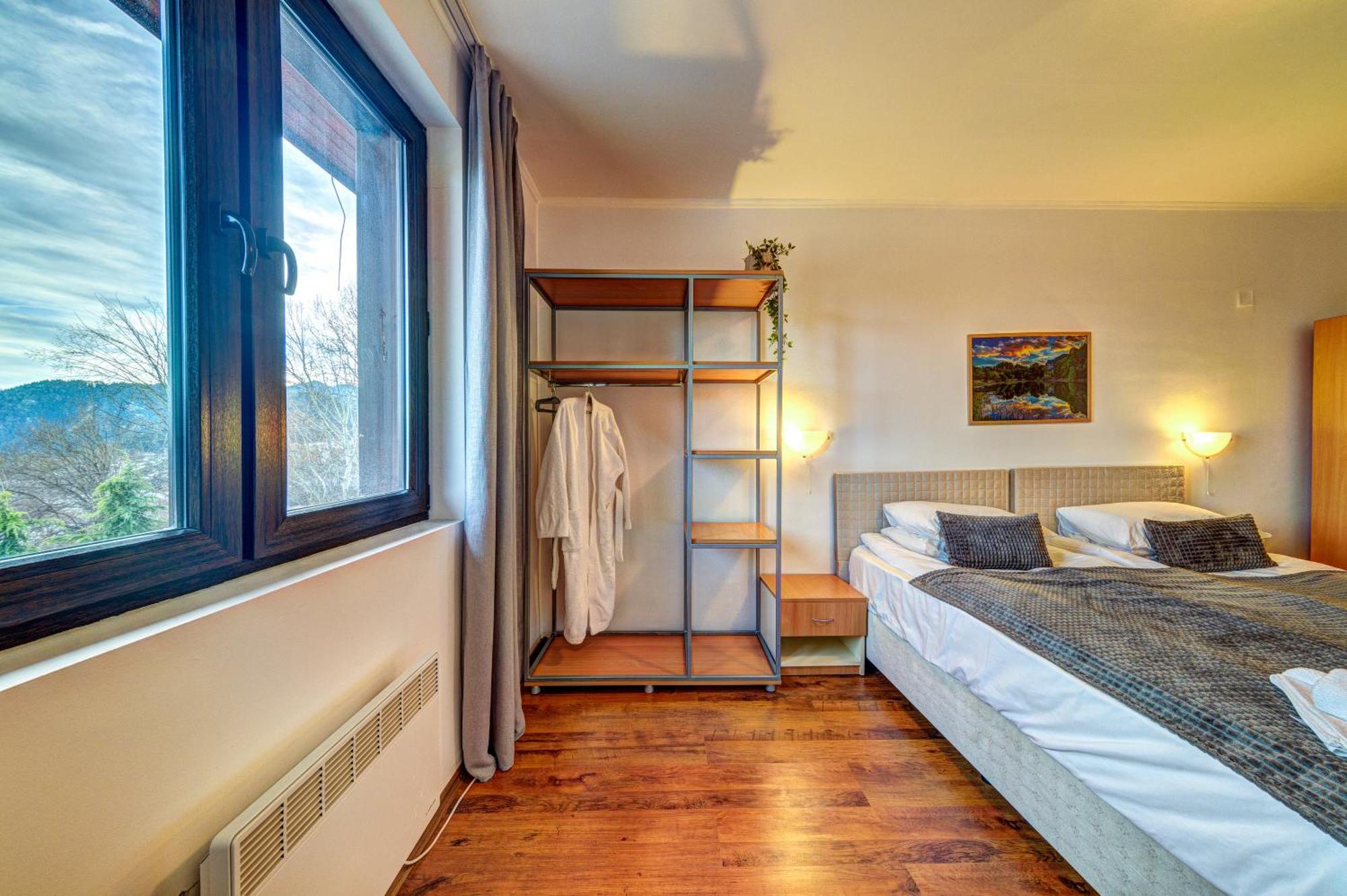 Silver Hills Rooms & Apartments With Free Parking 斯莫梁 外观 照片
