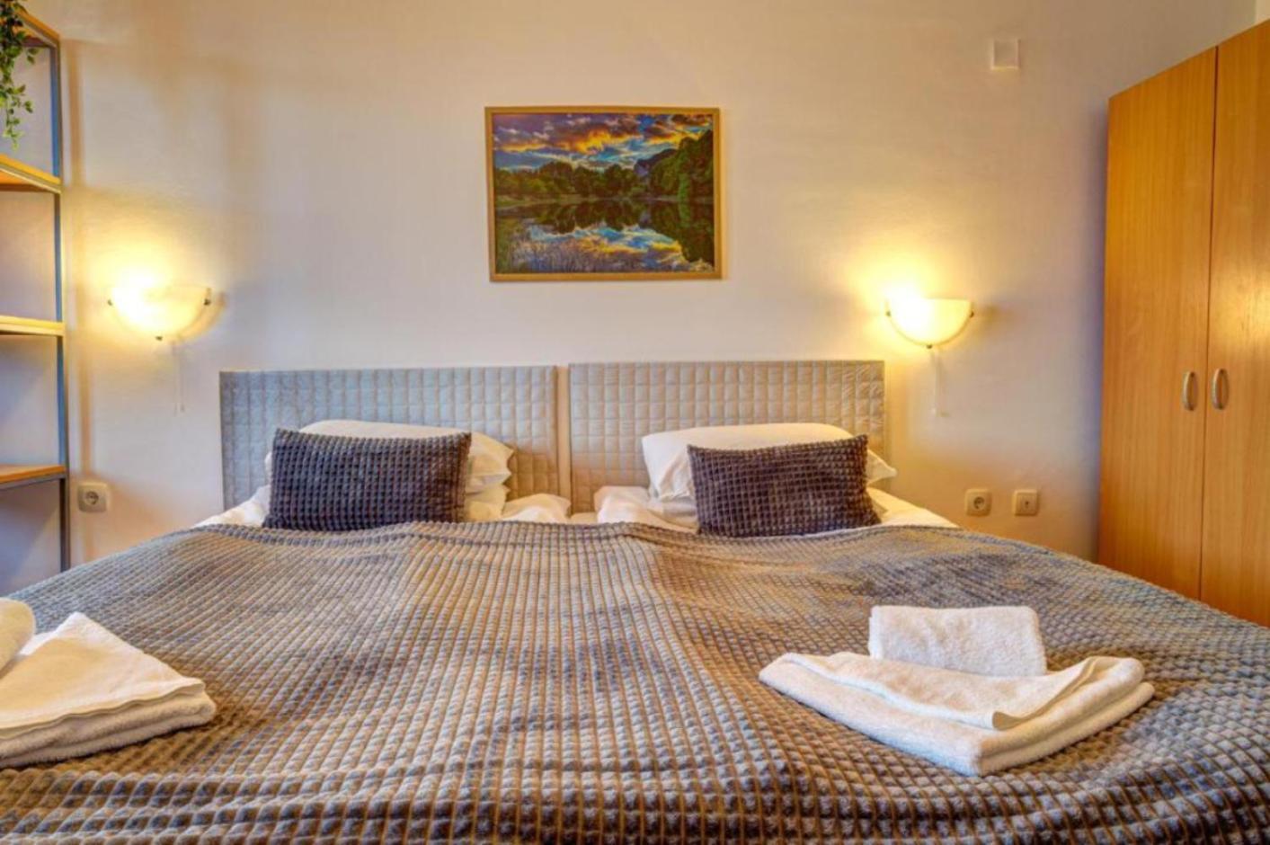 Silver Hills Rooms & Apartments With Free Parking 斯莫梁 外观 照片